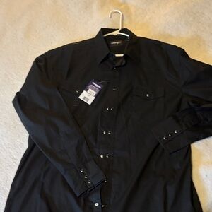 Wrangler Men's Classic Black Button Down Shirt